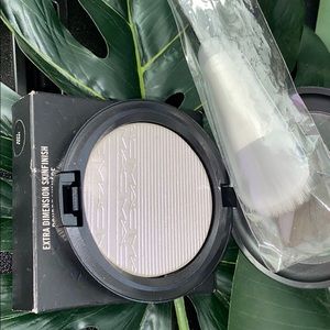 MAC Mineralized Highlighter Soft Frost with #159